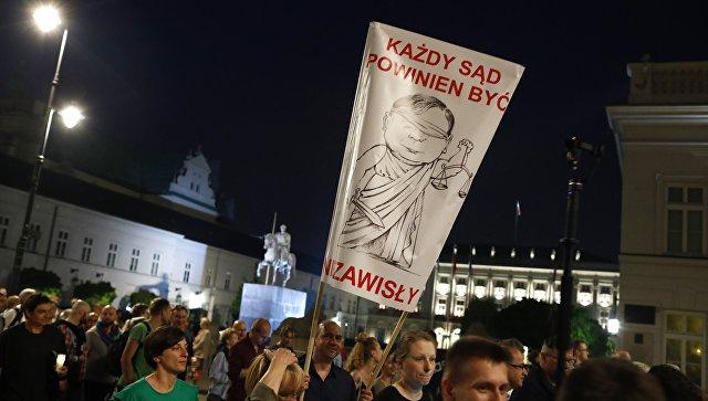 Сенат Польщі схвалив скандальний закон про реформу Верховного суду