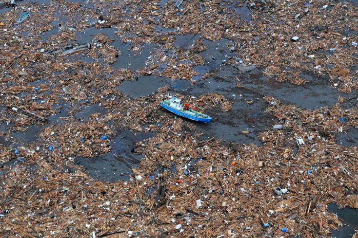 В Тихом океане обнаружена гигантская плавающая мусорка размером больше Франции