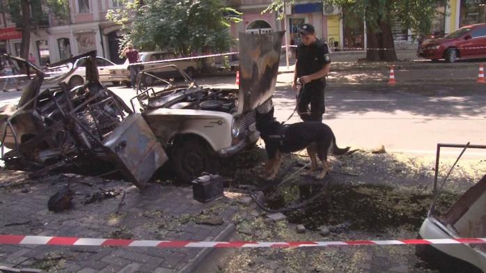 Поліція встановила причину вибуху автомобіля в Одесі (ФОТО, ВІДЕО)