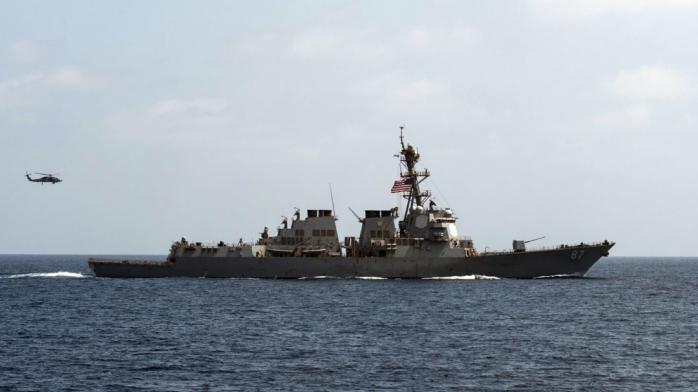 Военный корабль США открыл предупредительный огонь в направлении иранского судна