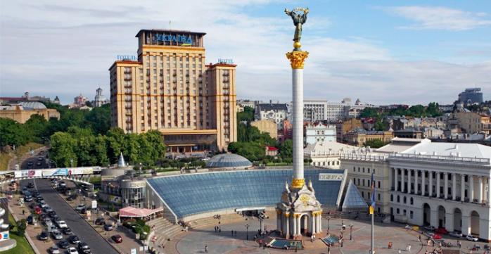 З київського готелю «Україна» евакуювали 800 осіб