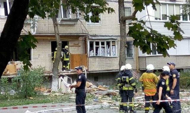 Взрыв в многоэтажке Киева: проводится эвакуация (ФОТО, ВИДЕО)