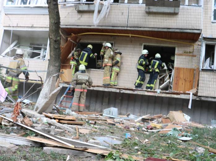 Спасатели показали последствия взрыва в киевской многоэтажке (ФОТО, ВИДЕО)