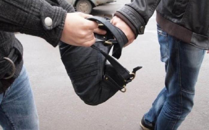 В Одессе неизвестные совершили разбойное нападение у банковского учреждения (ВИДЕО)
