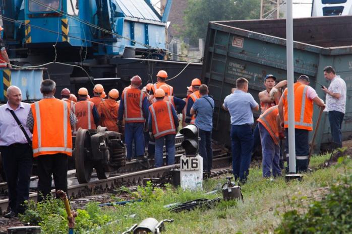 Из-за ж/д аварии на Днепропетровщине два десятка поездов изменили маршруты (ФОТО, ВИДЕО)
