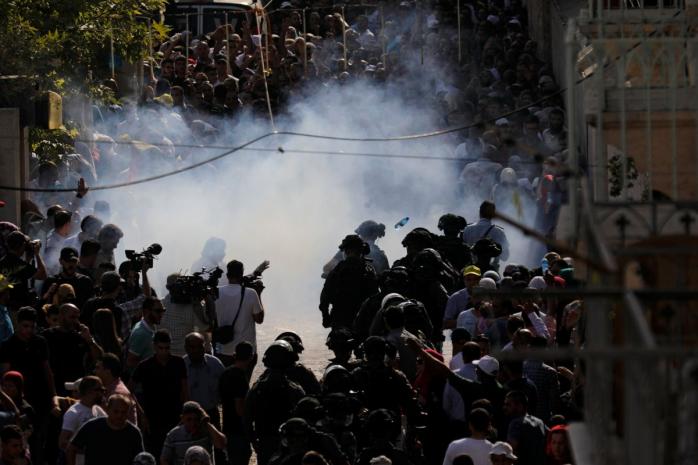 Более 120 человек пострадали при столкновениях в Иерусалиме (ФОТО, ВИДЕО)