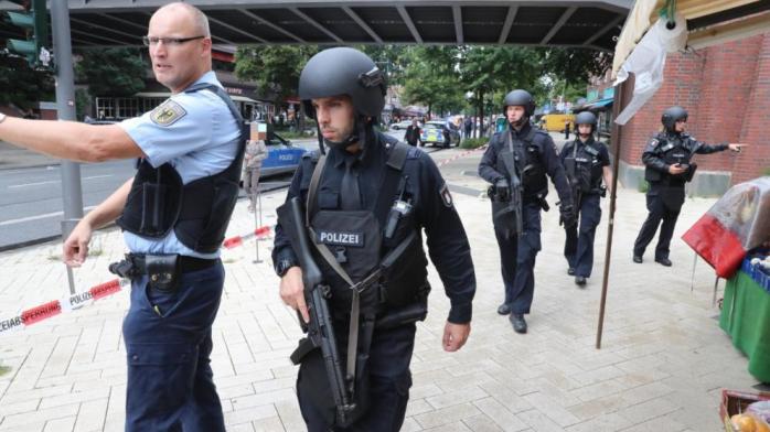 Напавший на посетителей супермаркета в Гамбурге преступник оказался мигрантом