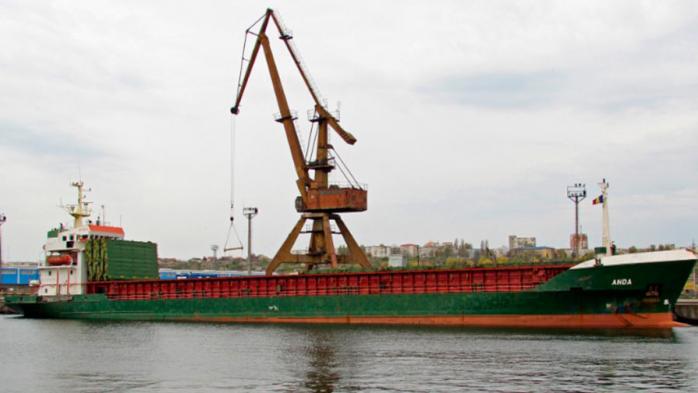 В окупованому Криму врятовано вісьмох моряків з суховантажу, що зазнав аварії