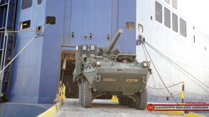 До Грузії прибула партія військової техніки США (ФОТО)