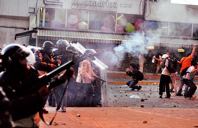 В Венесуэле в ходе протестов за два дня погибли до 16 человек