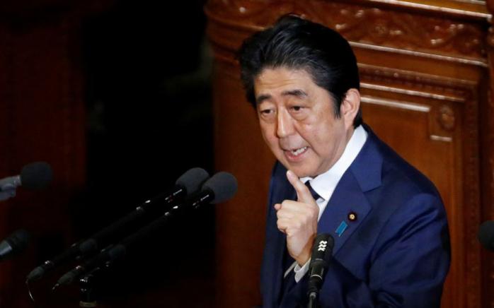 Японское правительство в полном составе подало в отставку