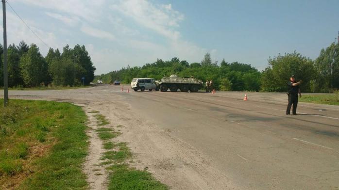 На Рівненщині БТР зіштовхнувся з мікроавтобусом із Білорусі, є постраждалі