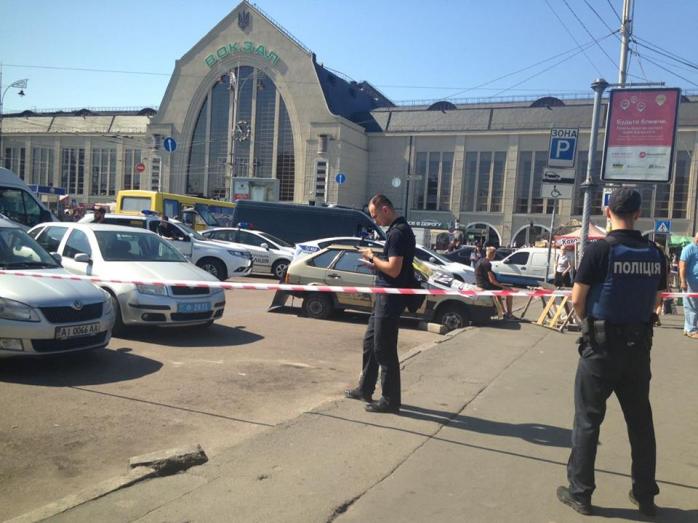 Стрельба на вокзале в Киеве: ранены три человека (ФОТО)