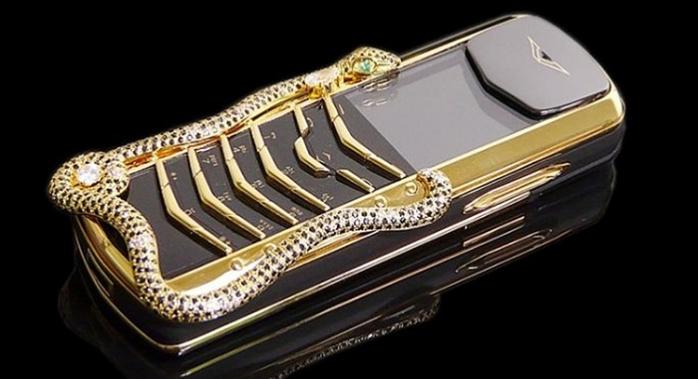 Налетай, распродажа: Vertu снизила цену на телефоны с золотом и бриллиантами в 20 раз