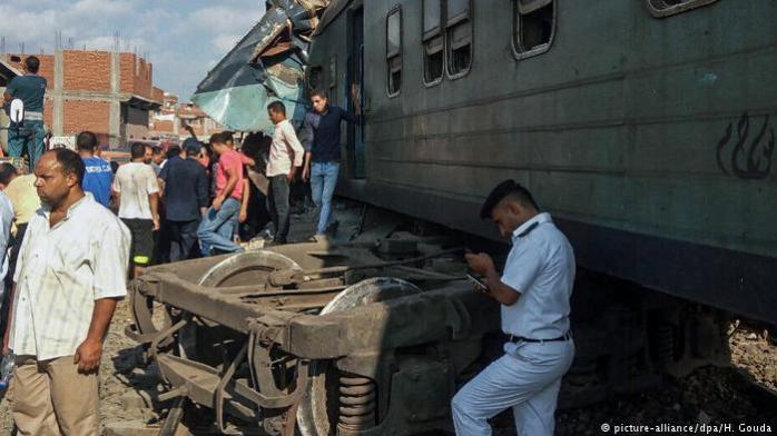 Зросла кількість жертв залізничної катастрофи в Єгипті (ФОТО)