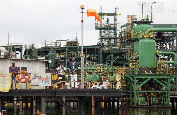 Протестующие захватили нефтеперерабатывающий завод Shell в Нигерии