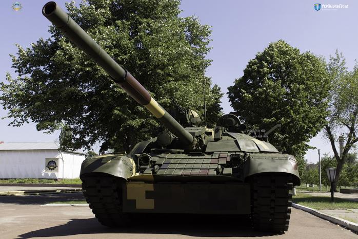 Учли опыт АТО: «Укроборонпром» представил танк Т-72АМТ (ФОТО, ВИДЕО)