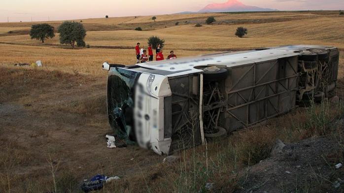Авария автобуса в Турции: МИД проверяет, есть ли среди погибших и пострадавших украинцы (ФОТО)