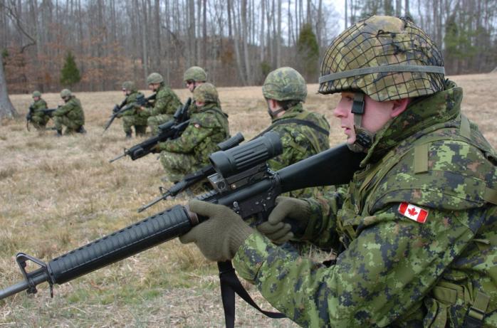 Канада згортає свою військову присутність у Польщі