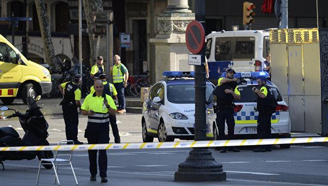 Теракт в Испании: в Барселоне открыли улицу, на которой произошла атака