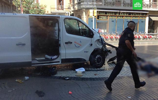 Людей в Барселоне задавил один террорист — полиция