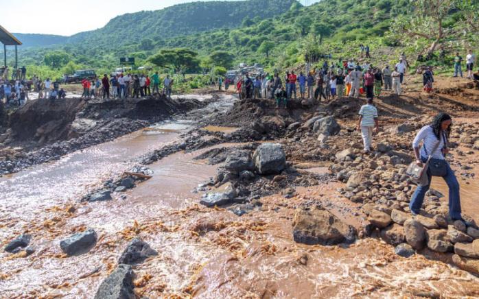 В Конго землей завалило более 200 человек