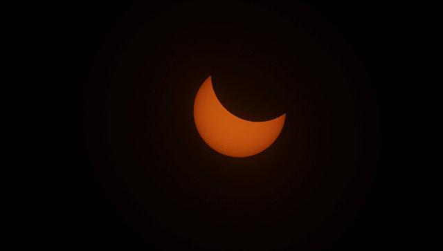 «Великое» солнечное затмение: пользователи соцсетей выложили первые фото