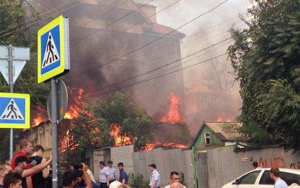 У Ростові-на-Дону внаслідок пожежі вигоріло понад 100 будинків (ФОТО, ВІДЕО)