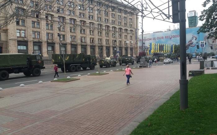 В Киеве открылась выставка современной украинской военной техники (ФОТО)