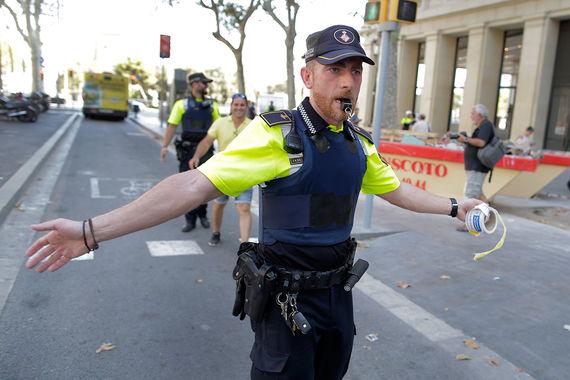 Теракты в Испании: полиция проводит обыски под Барселоной