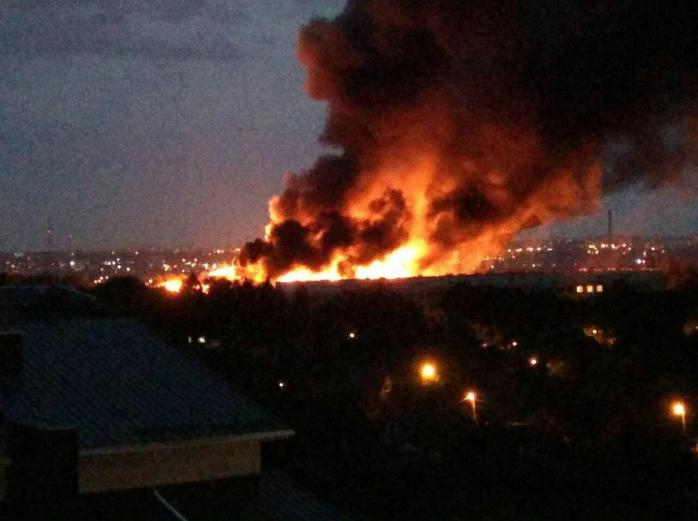 Крупный пожар в здании апелляционного админсуда Харькова удалось потушить (ВИДЕО)