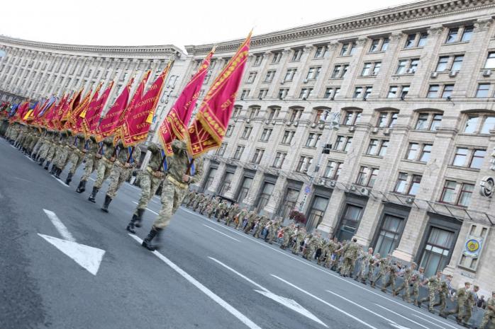 В Киеве проходит военный парад (ТРАНСЛЯЦИЯ)