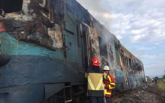 На Закарпатье на ходу загорелся пригородный поезд (ФОТО)
