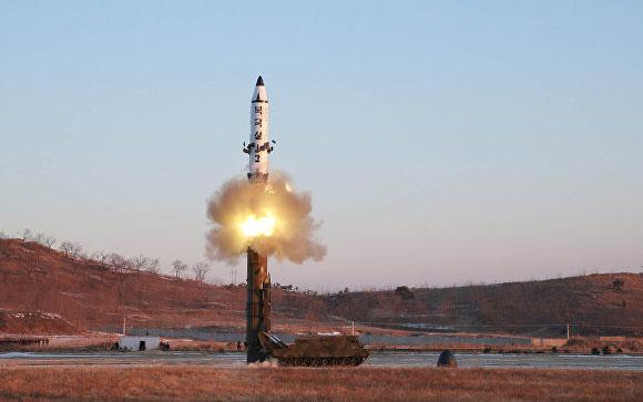 США зафиксировали запуск трех баллистических ракет КНДР