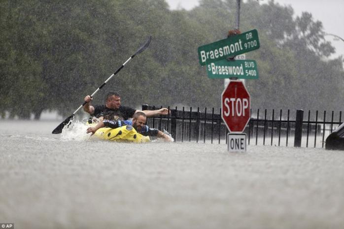 Велика вода у Техасі: тисячі евакуйованих та катастрофічні наслідки для штату (ФОТО)