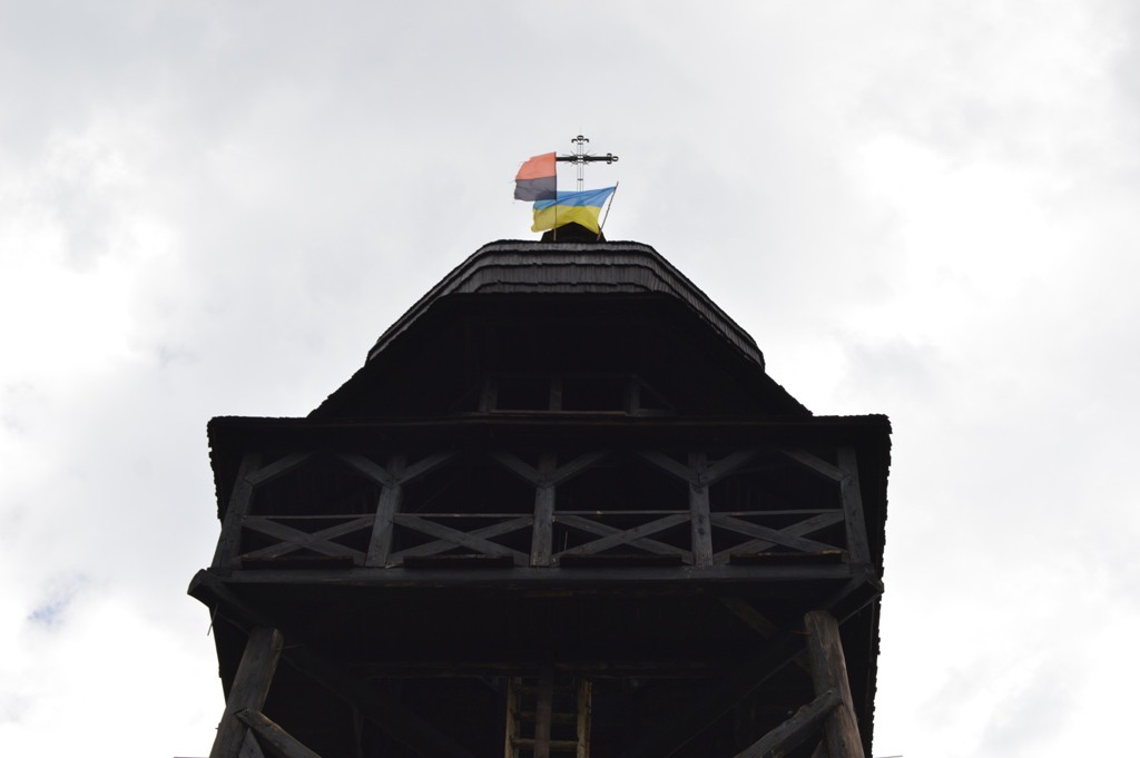 Фото: Унікальна дзвіниця на вершині гори Діл / Джерело: Львівська ОДА