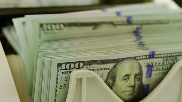 Украинским банкам разрешили кредитовать в гривне под залог валюты
