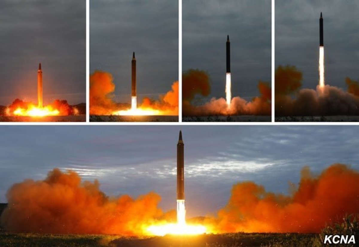 Фото: межконтинентальная баллистическая ракета Hwasong-12