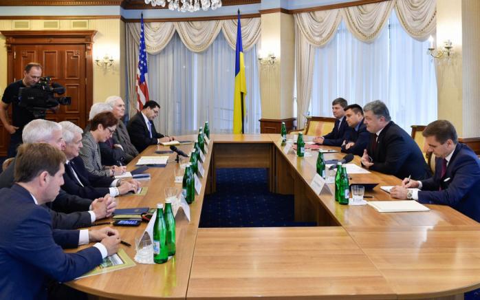 Порошенко призвал Конгресс США выделить Украине оборонительное вооружение
