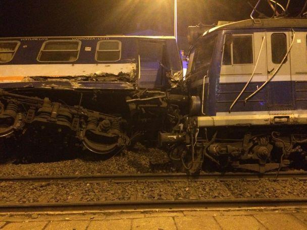 Зіткнення потягів у Польщі: постраждало понад два десятки осіб (ФОТО)