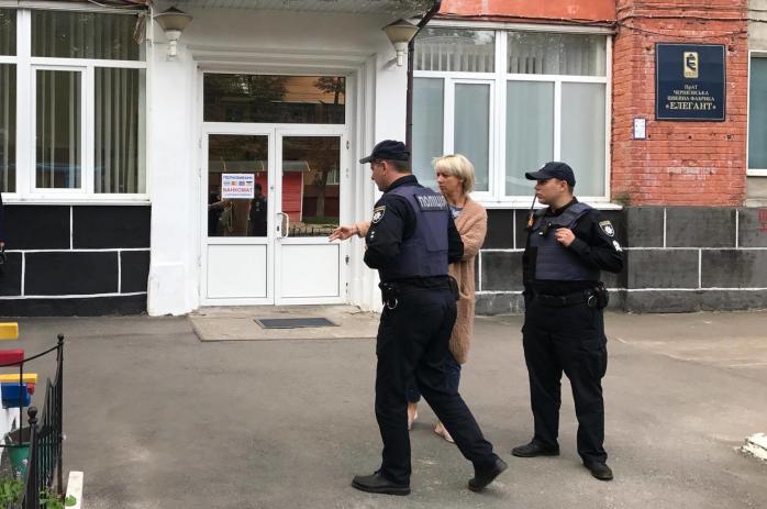 В Чернигове полтысячи швей отбили рейдерский захват фабрики (ВИДЕО)