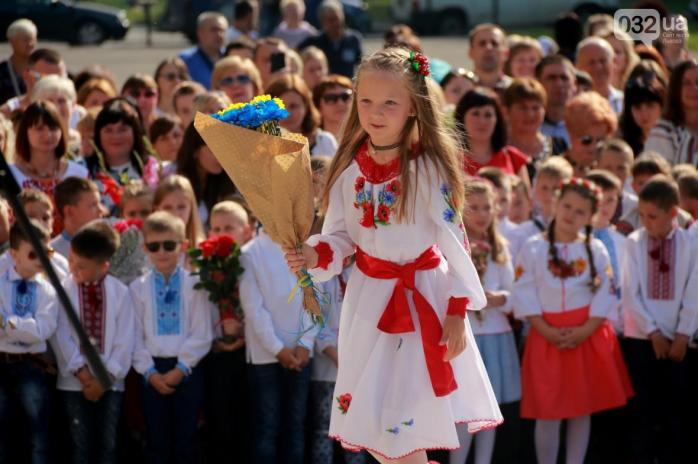 День знань в Україні: як 1 вересня почався новий навчальний рік (ФОТО, ВІДЕО)