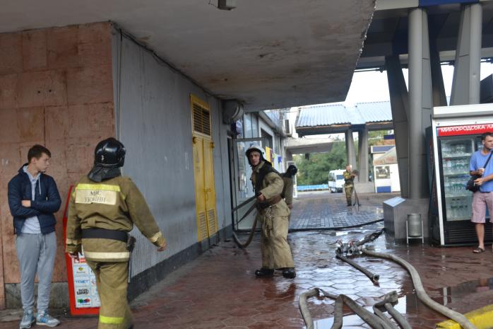 В Одессе горел автовокзал, пострадала 19-летняя девушка (ФОТО)