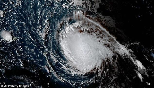 Во Флориде объявлено чрезвычайное положение из-за нового урагана (ФОТО, ВИДЕО)