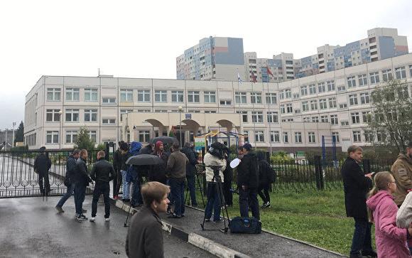 В России ученик устроил стрельбу в школе, есть раненые (ФОТО, ВИДЕО)