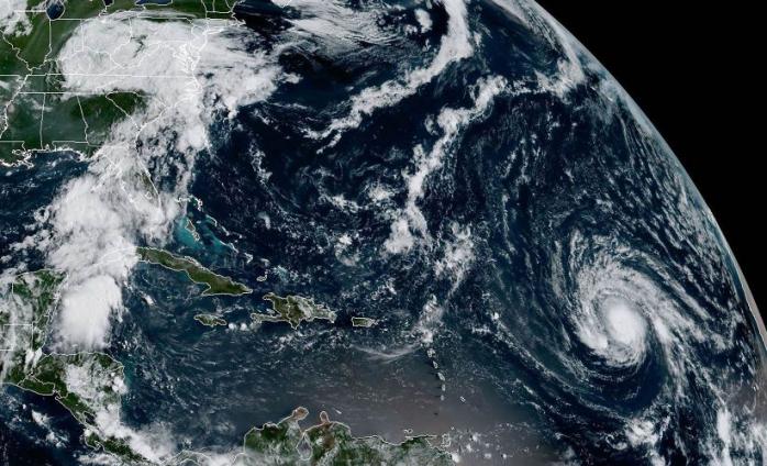 Ураган «Ірма» повністю спустошив острів у Карибському морі, знищивши всі будівлі (ФОТО)