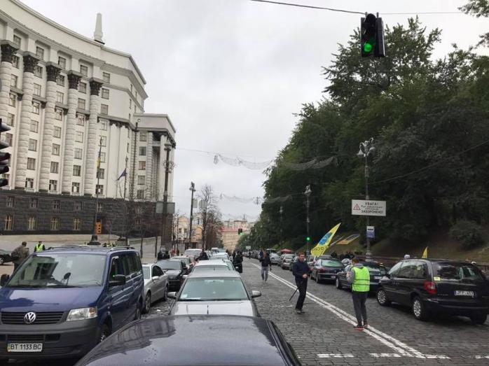 Пробки в центре Киева: владельцы нерастаможенных авто продолжают митинг под Радой