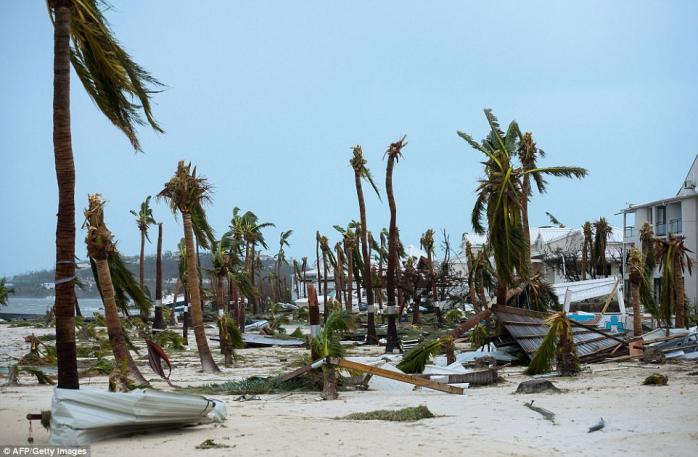 «Ирма» господствует на Карибах: 13 жертв, масштабные разрушения, эвакуация и чрезвычайное положение (ФОТО, ВИДЕО)