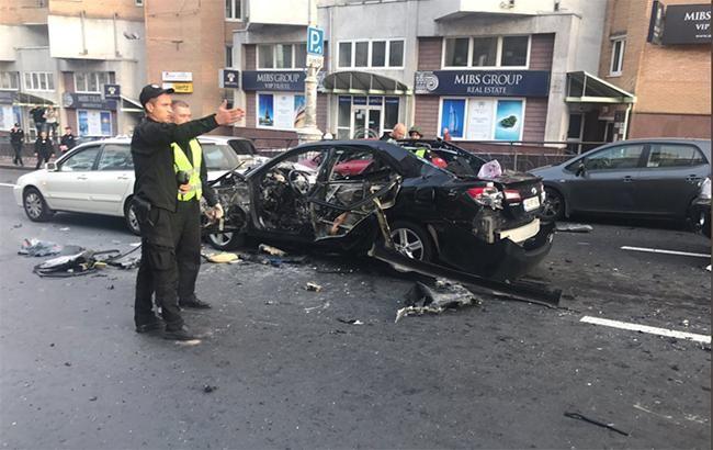 В сети появилось новое видео момента взрыва автомобиля в Киеве