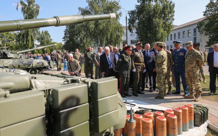 Подразделения ВСУ на 100% укомплектованы танками — Полторак